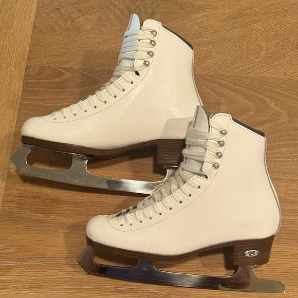 Riedell 133 Diamond Women’s Ice Skates - Picture 1 of 10